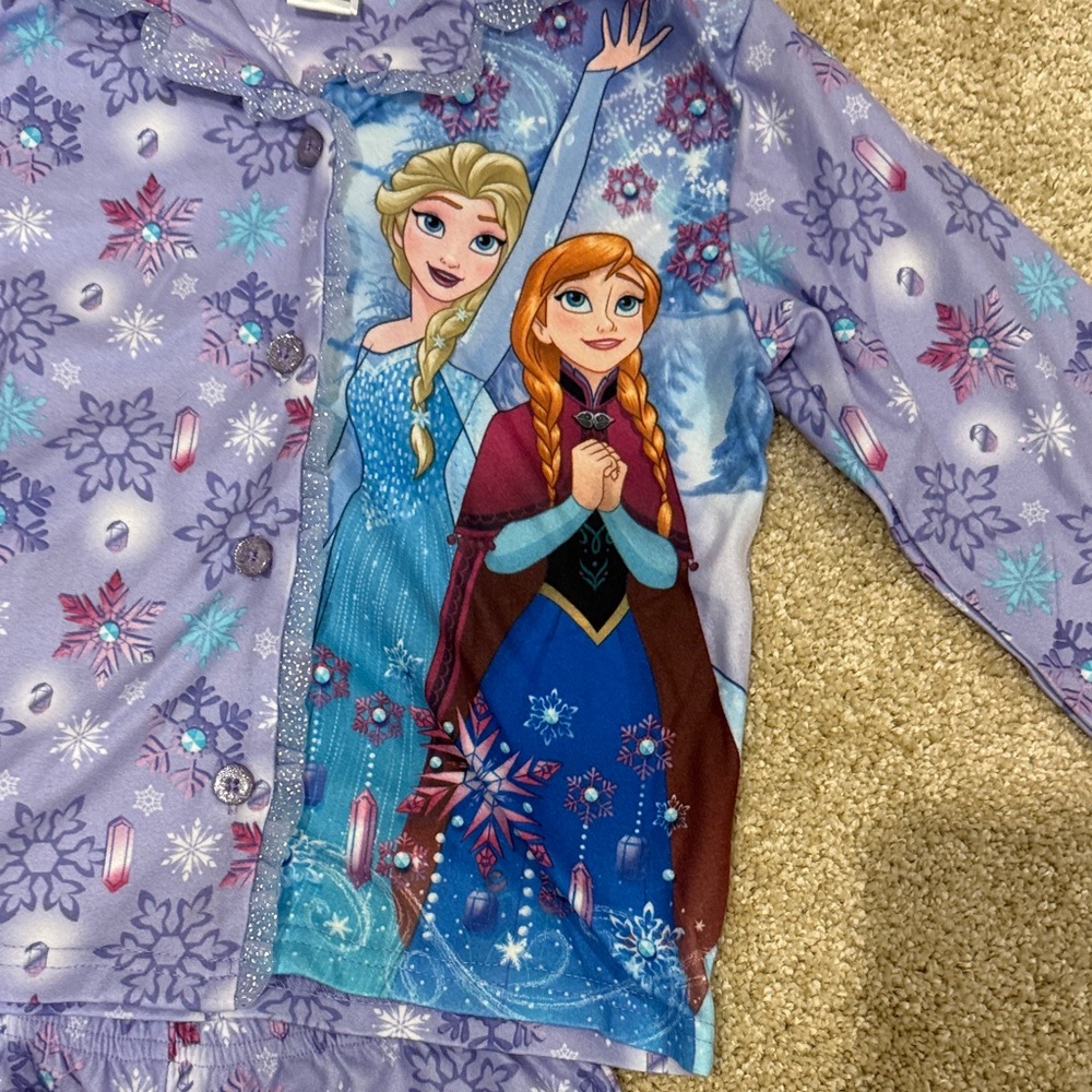 Frozen Kids Pajamas set. Purple. Hardly wore. Size 6. Collar with design. - Picture 4 of 15